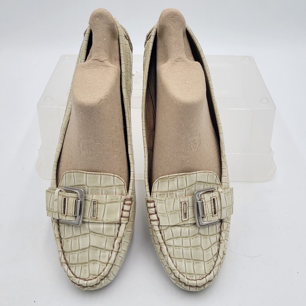 Naturalizer Heaven Faux Alligator Loafer Off White/Cream Buckle Front Size 11